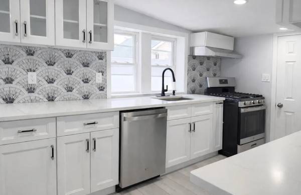 2BR/1BA Apartment · Pacific Grove photo 2