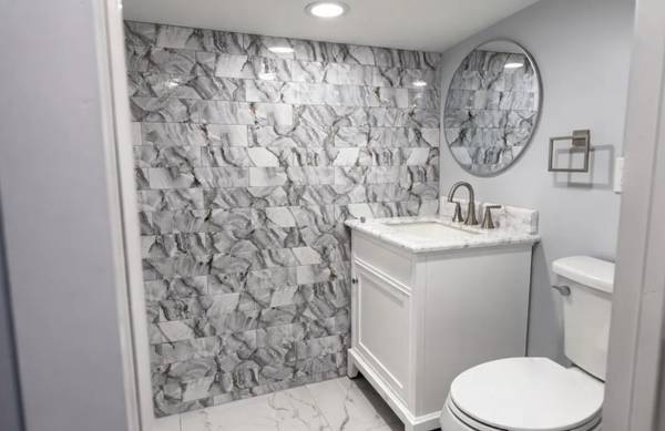 2BR/1BA Apartment · Pacific Grove photo 5