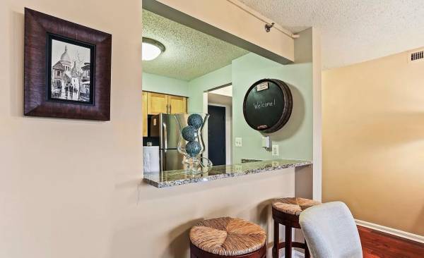 1BR/1BA Condo · Emeryville photo 3