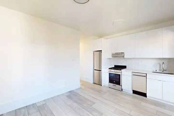 2BR/2BA Single Family House · San Francisco photo 2