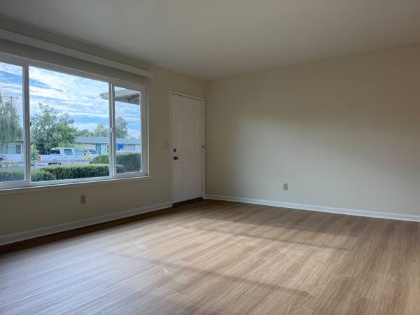 2BR/1BA Duplex on Linnea Ct · Santa Cruz photo 2