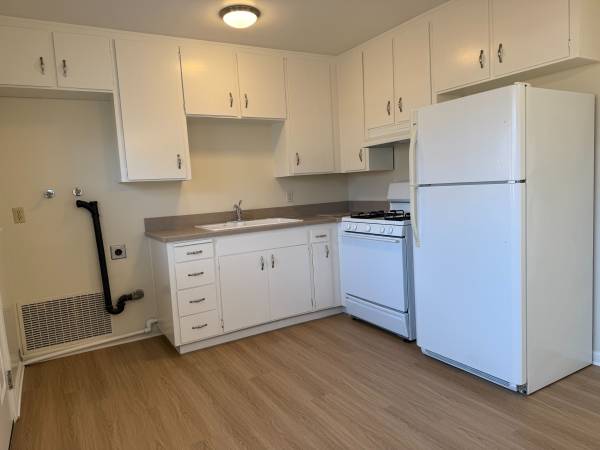 2BR/1BA Duplex on Linnea Ct · Santa Cruz photo 3