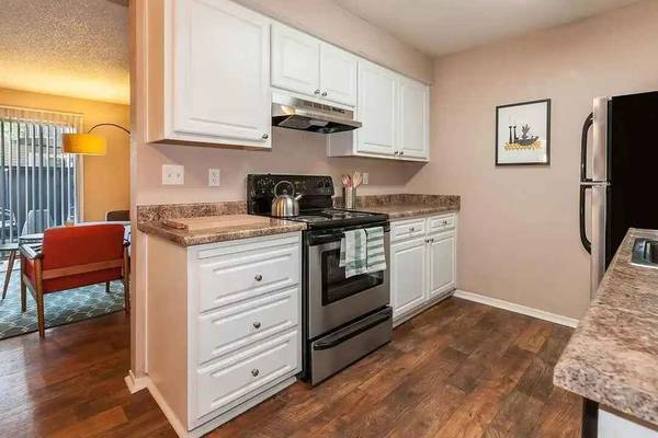 1BR/1BA Apartment · San Francisco photo 2