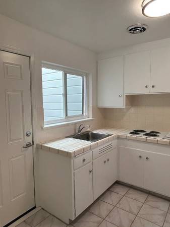 1BR/1BA Apartment · Van Nuys photo 4