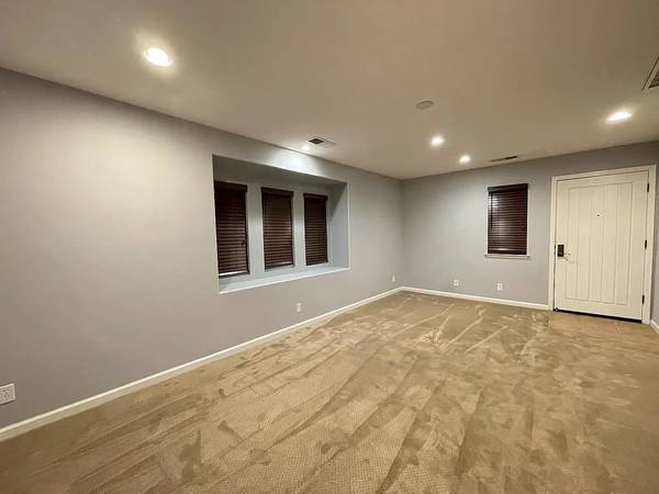Stunning Fully Remodeled 3-Bedroom House photo 4