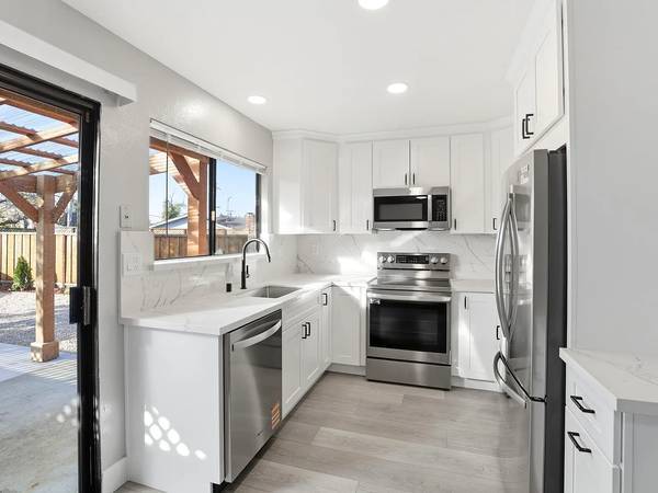 1BR/1BA Apartment · Berkeley photo 3