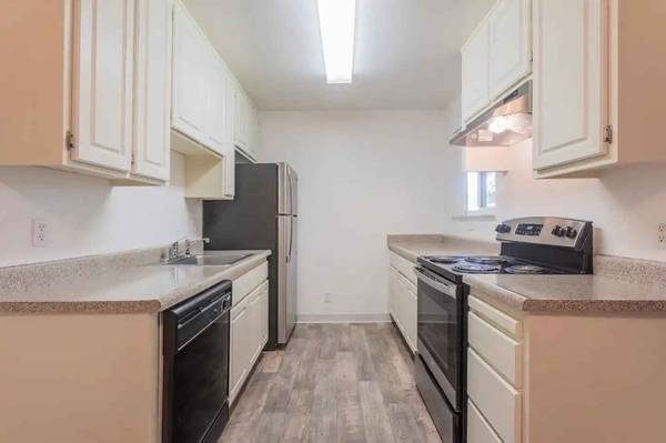 Amberwood Apartments photo 2