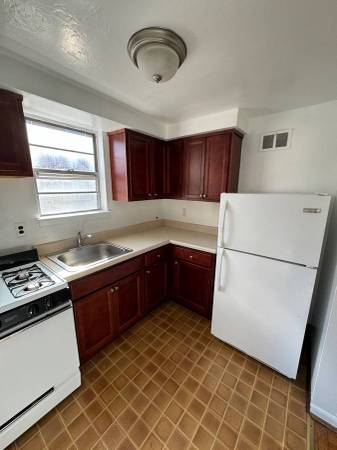 1BR/1BA Apartment · Oakland photo 5