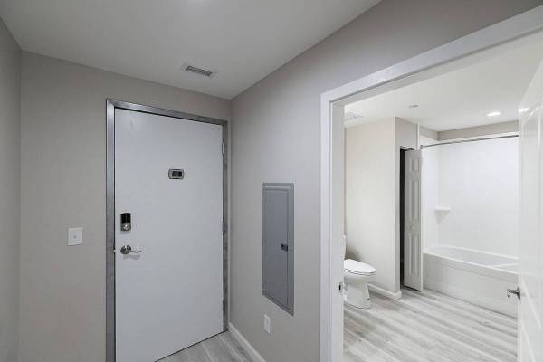 1BR/1BA Apartment · San Francisco photo 4