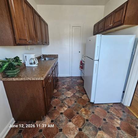 0BR/1BA Apartment on Hanover Ave. · Oakland photo 2