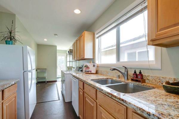 1BR/1BA Single Family House on John St · Santa Cruz photo 5