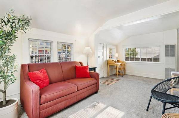 1BR/1BA Single Family House on Mountain View Ave · Santa Cruz photo 2
