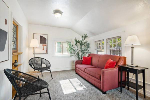 1BR/1BA Single Family House on Mountain View Ave · Santa Cruz photo 3