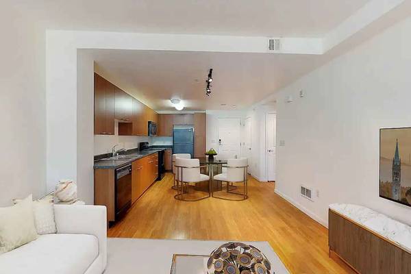 Avenue 64 photo 3