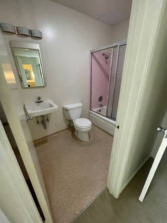 1BR/1BA Apartment · Berkeley photo 2