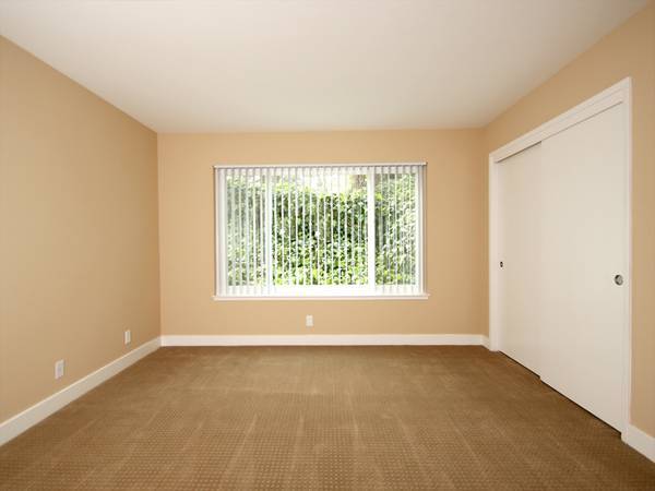 2BR/1BA Apartment · Belmont photo 3