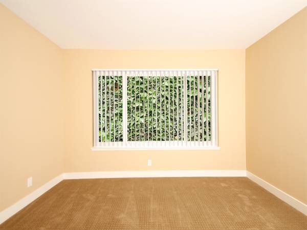 2BR/1BA Apartment · Belmont photo 4