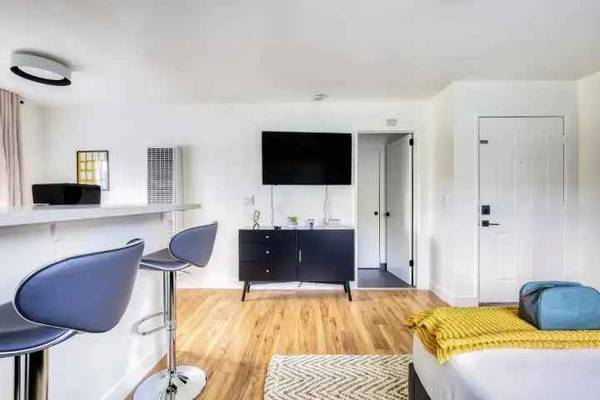1BR/1BA Single Family House on E Reed St · San Jose photo 2