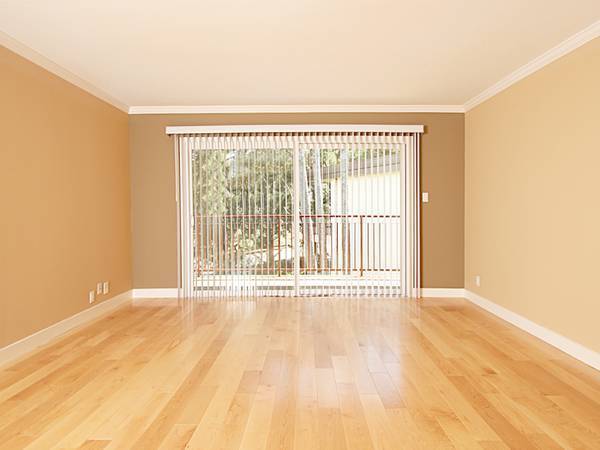 2BR/1BA Apartment · Belmont photo 2