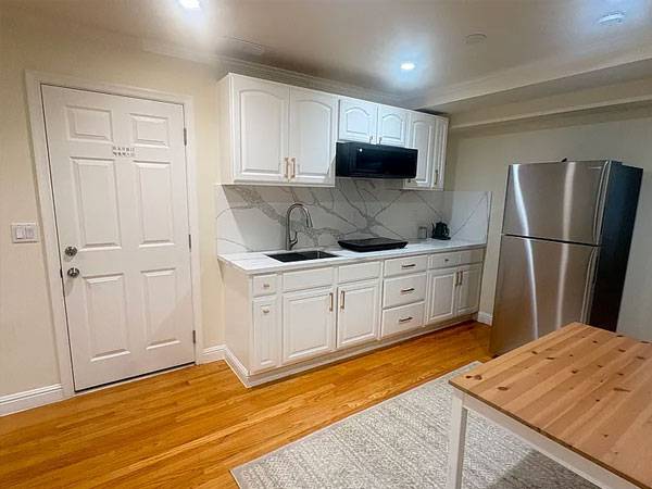 2BR/1BA Apartment · San Francisco photo 2