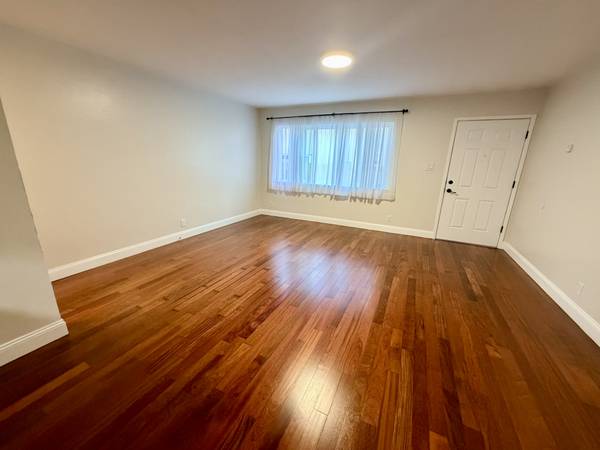 2BR/1BA Apartment · Millbrae photo 2