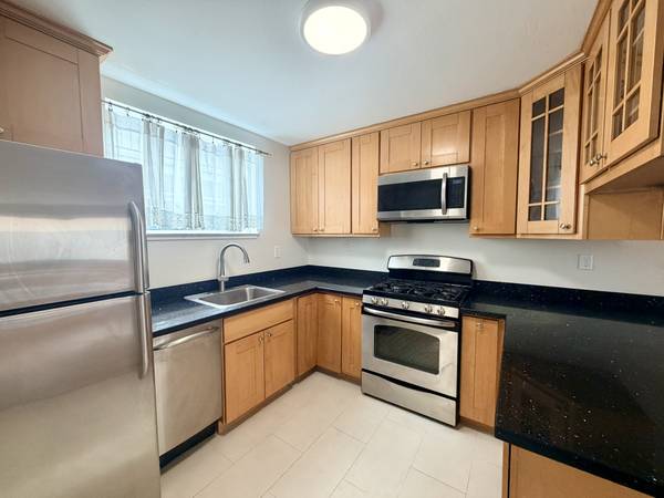 2BR/1BA Apartment · Millbrae photo 3