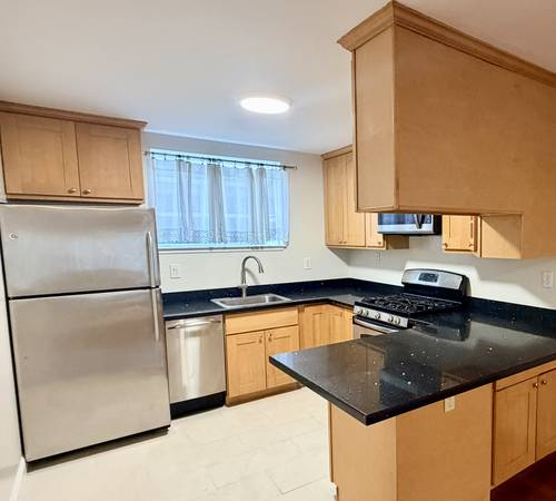 2BR/1BA Apartment · Millbrae photo 4