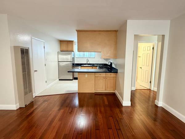 2BR/1BA Apartment · Millbrae photo 5