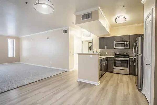 101 San Fernando photo 2