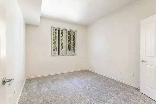 101 San Fernando photo 5