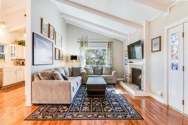 1BR/1BA Condo · Saratoga photo 2