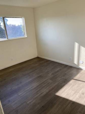 2BR/1BA Apartment · Oakland photo 2
