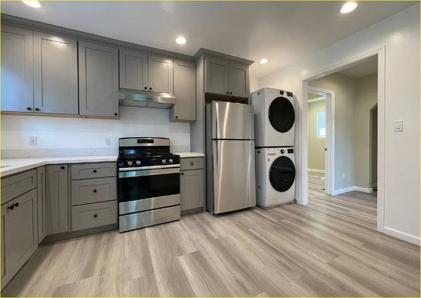 2535 Wallace St Oakland, CA 94606 photo 2