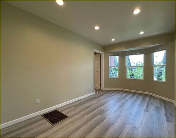 2535 Wallace St Oakland, CA 94606 photo 5