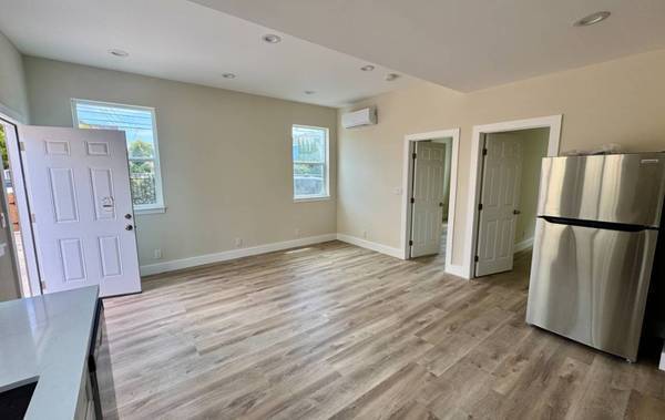 1BR/1BA Apartment · Oakland photo 2