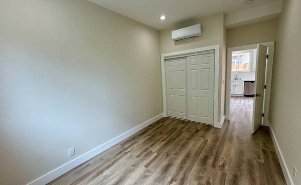 1BR/1BA Apartment · Oakland photo 3