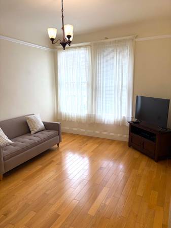 1BR/1BA Apartment · Berkeley photo 2