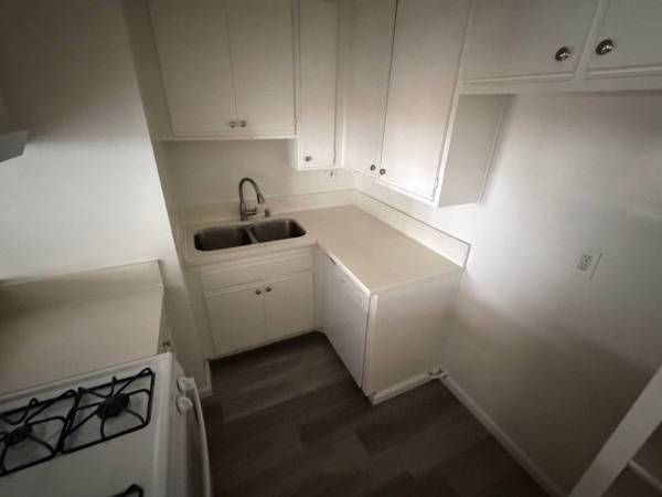 1BR/1BA Apartment · Redwood City photo 5