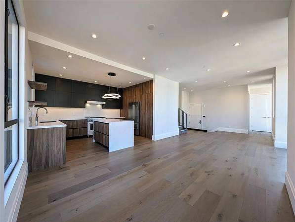 2707 23rd St San Francisco, CA 94110 photo 2