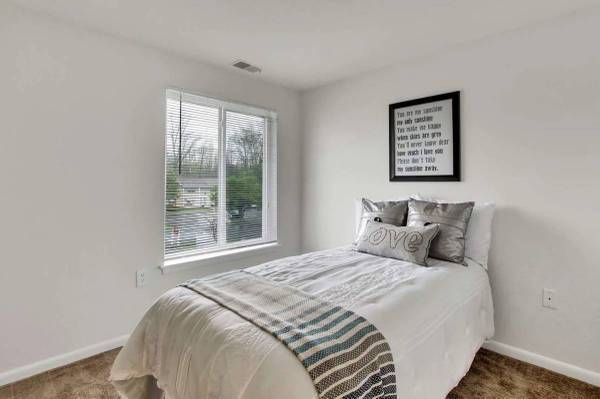 1BR/1BA Apartment · Burlingame photo 2