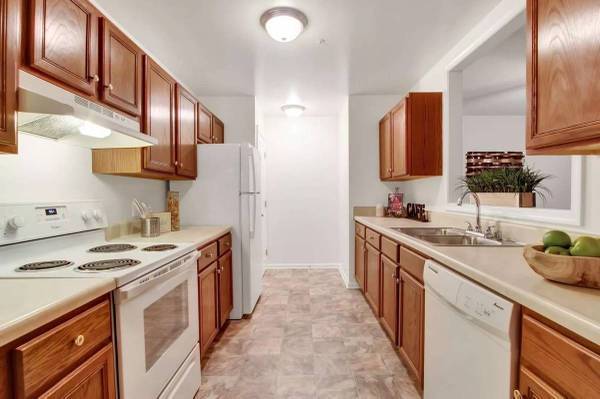 1BR/1BA Apartment · Burlingame photo 3