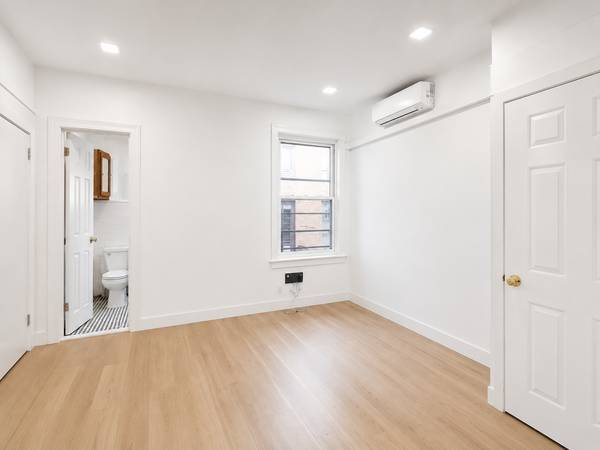1BR/1BA Single Family House on W 127th St · New York photo 2