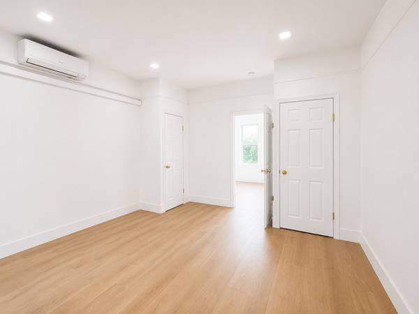 1BR/1BA Single Family House on W 127th St · New York photo 3
