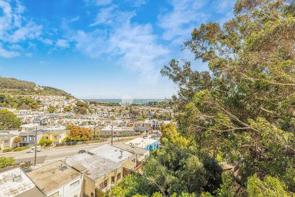 2BR/1BA Single Family House on Valley St · San Francisco photo 2
