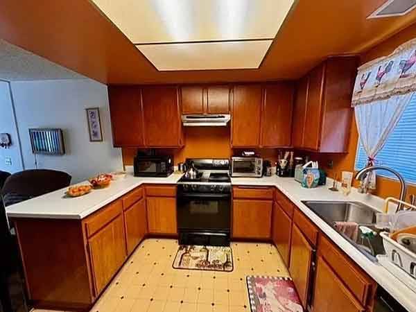 1BR/1BA Single Family House on Linden St · Oakland photo 3