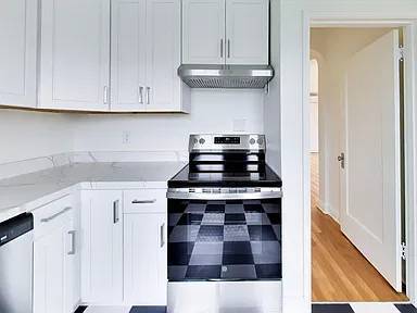 2BR/1BA Apartment · Emeryville photo 2