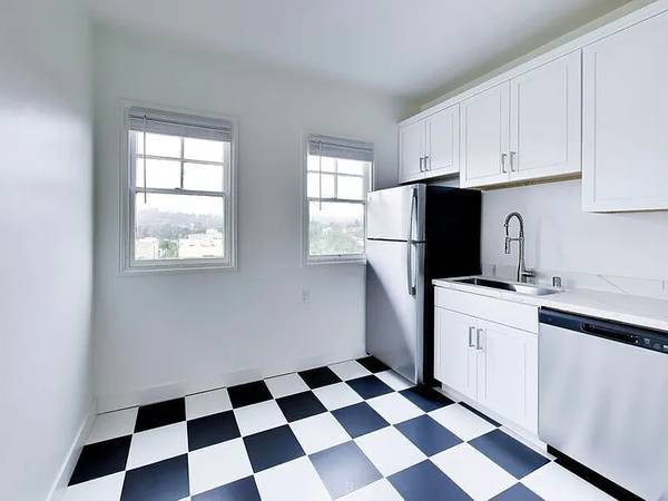 2BR/1BA Apartment · Emeryville photo 3