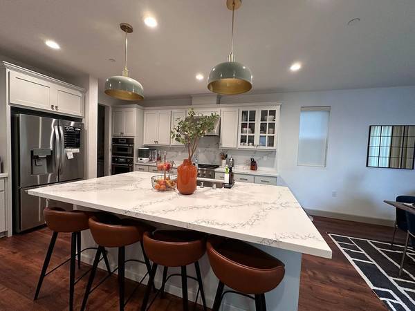2BR/1BA Apartment · Berkeley photo 2