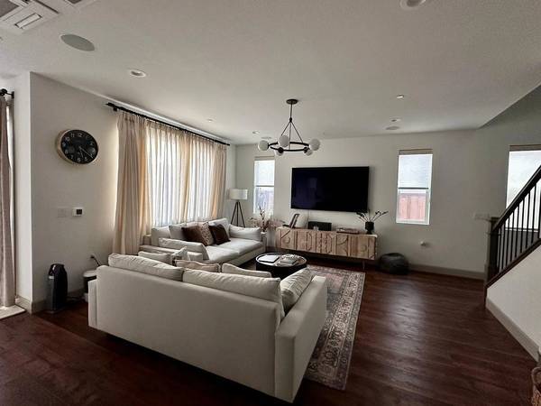 2BR/1BA Apartment · Berkeley photo 4