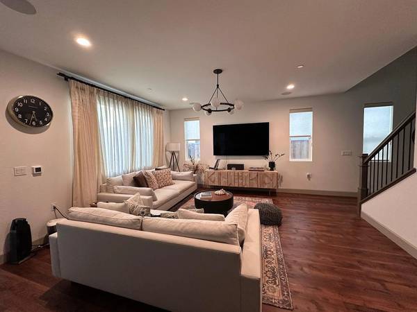 2BR/1BA Apartment · Berkeley photo 5